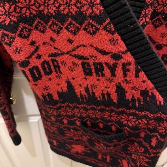 Harry Potter Gryffindor Fair Isle Flyaway Cardigan Sweater Plus Size 2X - Picture 5 of 10